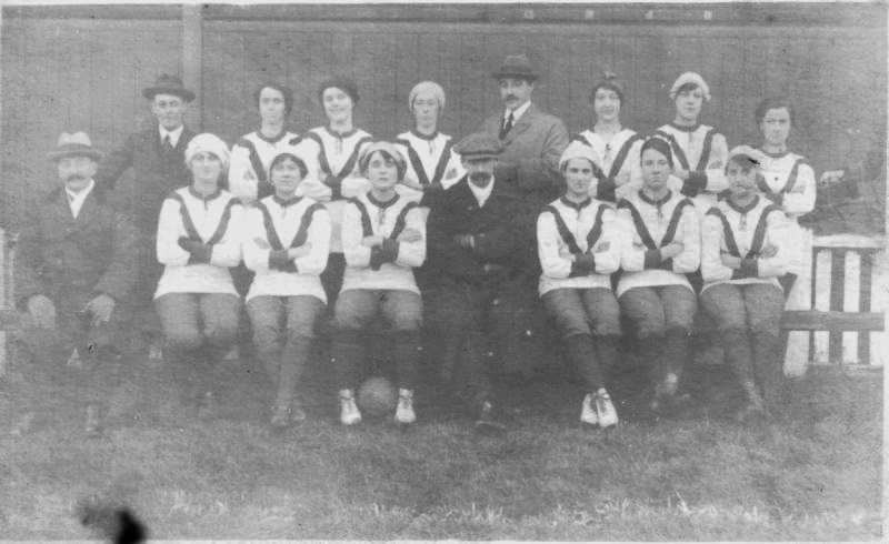 1915 - Lancashire United Transport Ladies FC
